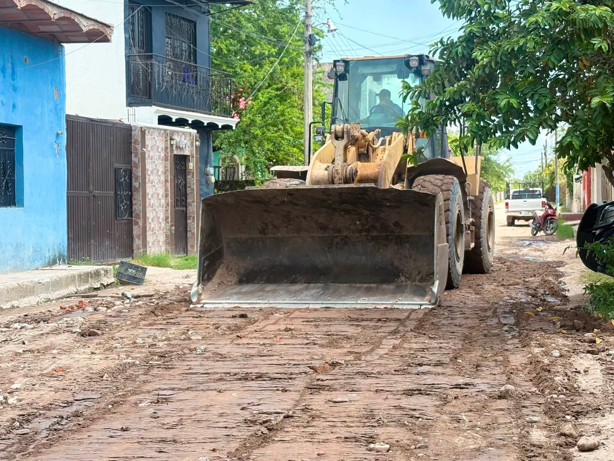 Tuxpan fortalece el mantenimiento de calles con trabajos de rehabilitación en vialidades
