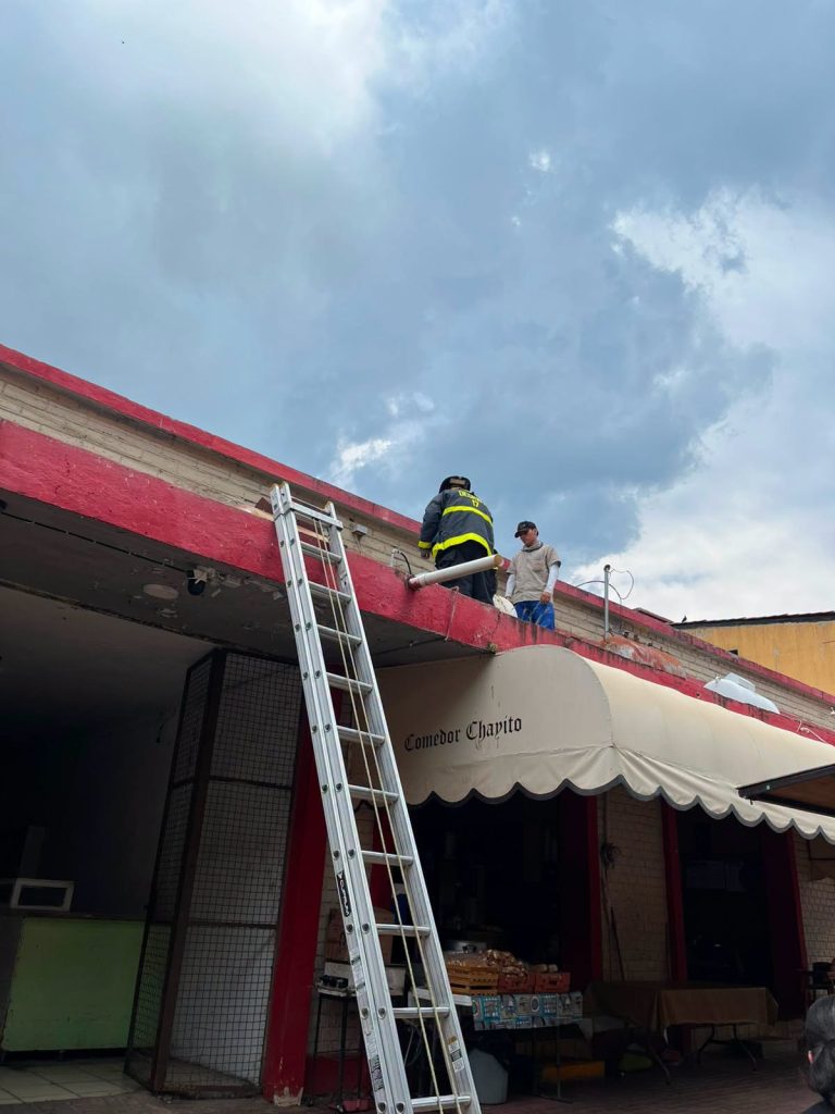 Controlan fuga de gas en el Mercado Municipal de Compostela tras evacuación preventiva
