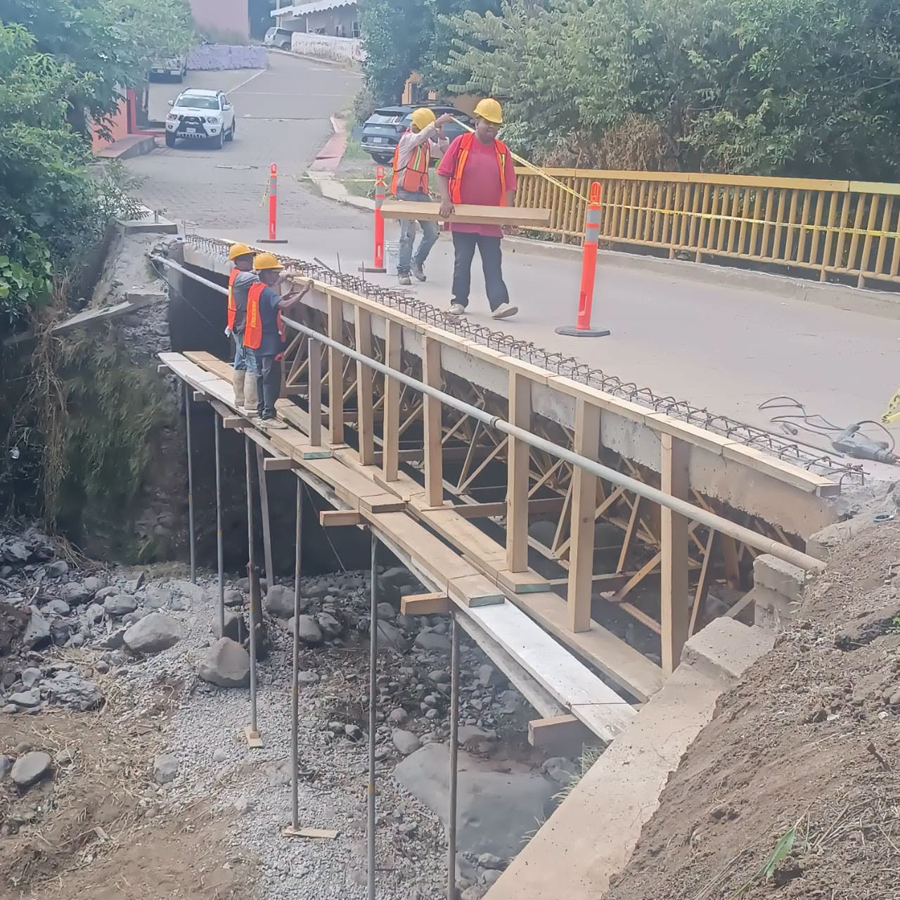 San Pedro Lagunillas reporta avances en la obra del puente de Las Guásimas