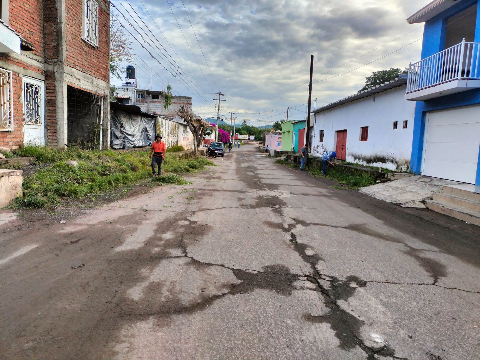 Jornada de limpieza mejora calles del centro de Ahuacatlán