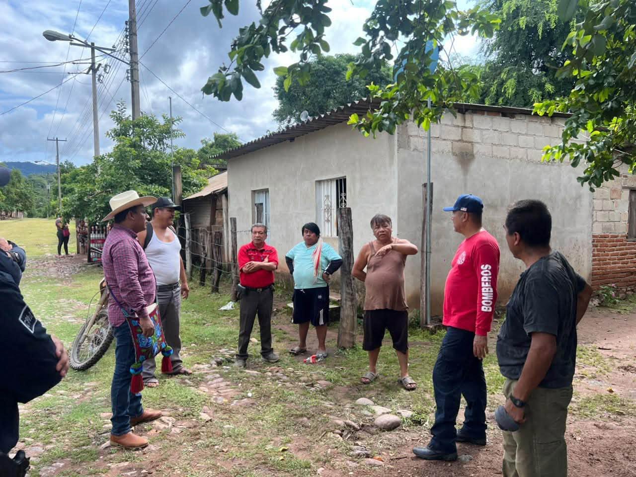 Gobierno de Nayarit atiende viviendas afectadas por desbordamiento del río San Pedro en Rosamorada