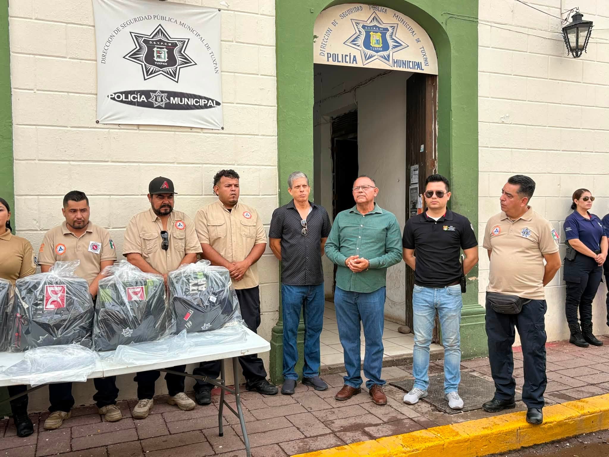 Tuxpan fortalece seguridad y movilidad con entrega de uniformes y nuevas motocicletas
