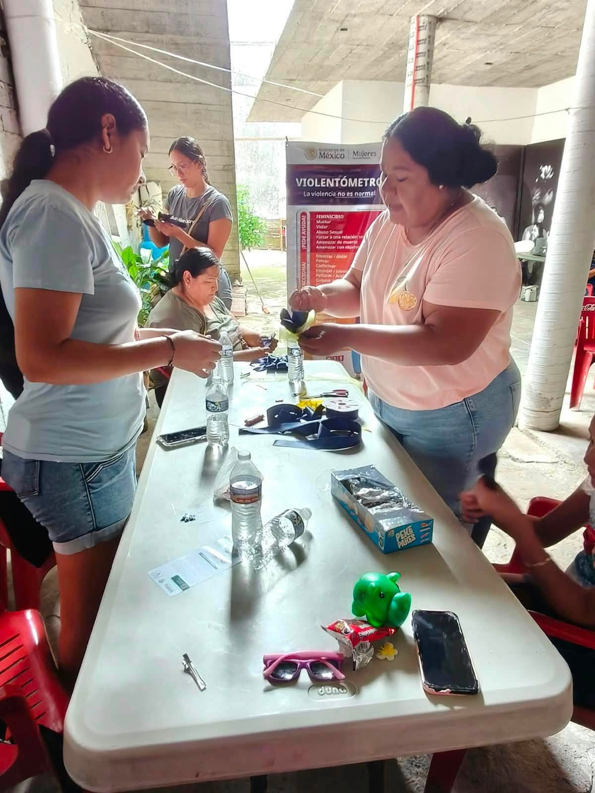 Curso de elaboración de moños escolares fortalece la capacitación de mujeres en San Blas
