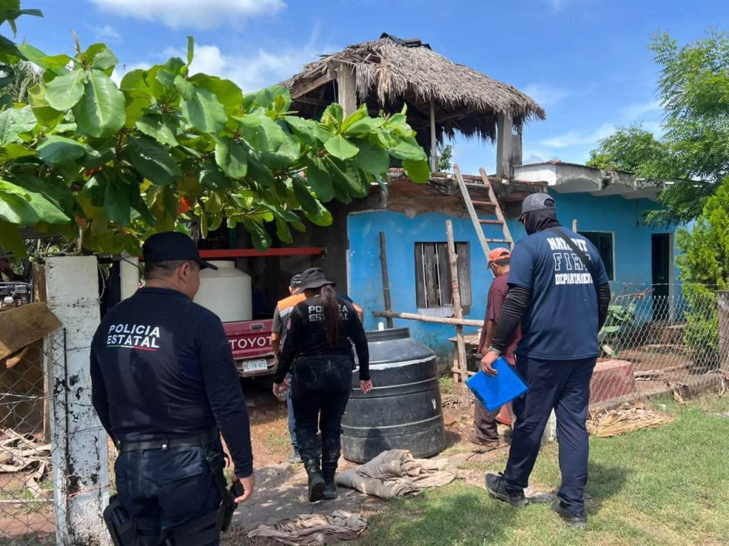 Gobierno de Nayarit atiende viviendas afectadas por desbordamiento del río San Pedro en Rosamorada