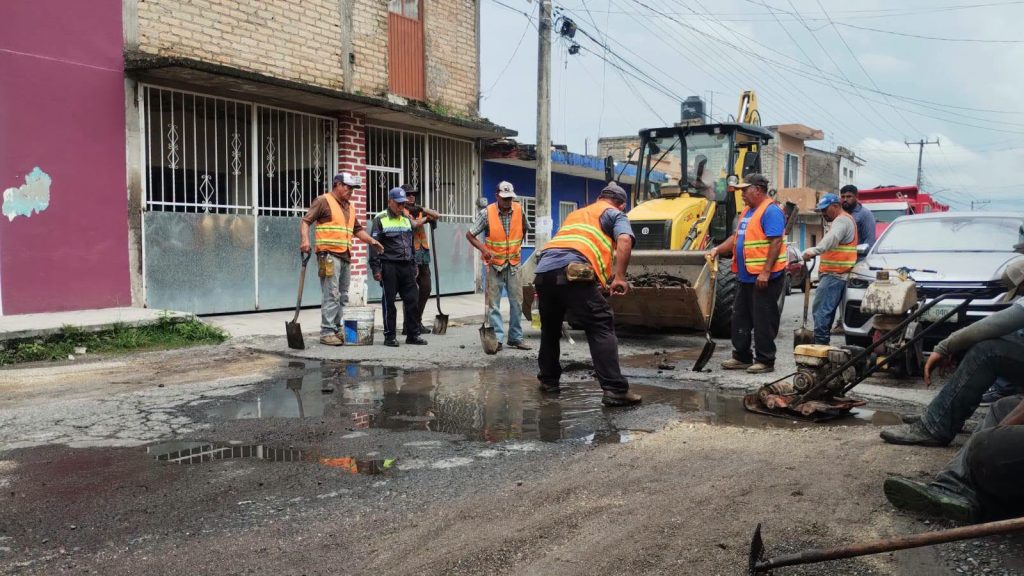 Xalisco continúa con trabajos de bacheo para mejorar vialidades