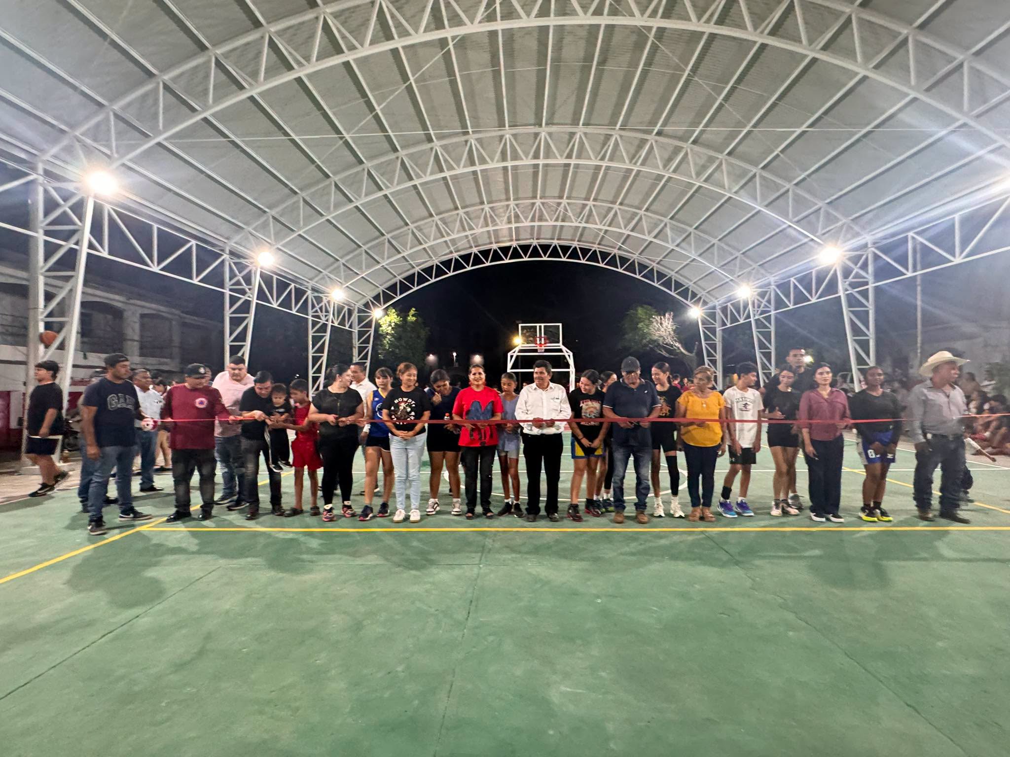 Ahuacatlán inaugura el techado de la cancha de usos múltiples en Uzeta