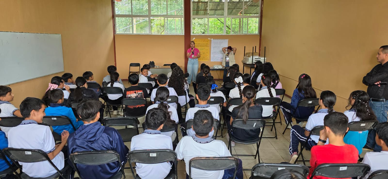 Ahuacatlán realiza taller preventivo sobre bullying en secundaria de Santa Isabel