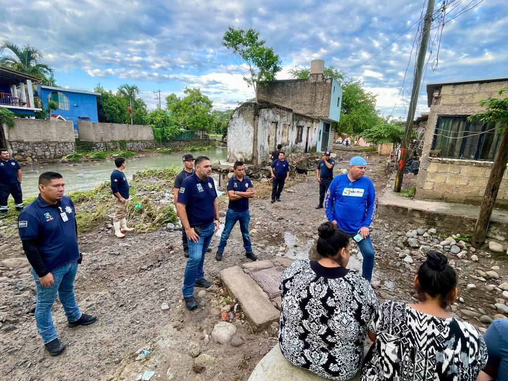 San Blas supervisa daños en Aticama por crecida del arroyo tras lluvias