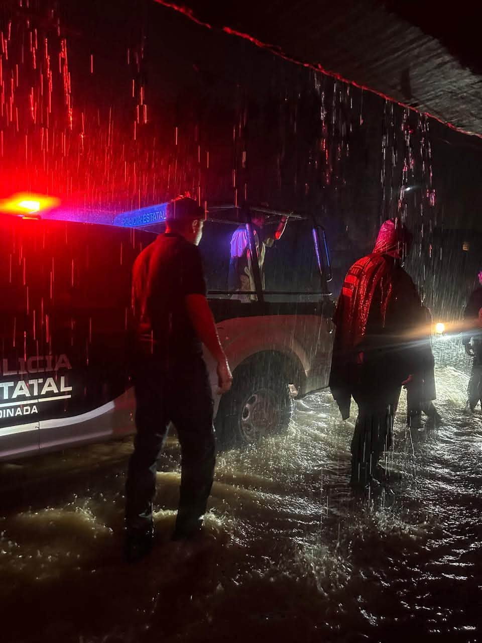 Gobierno de Nayarit apoya evacuación de familias en Ruiz ante fuertes lluvias