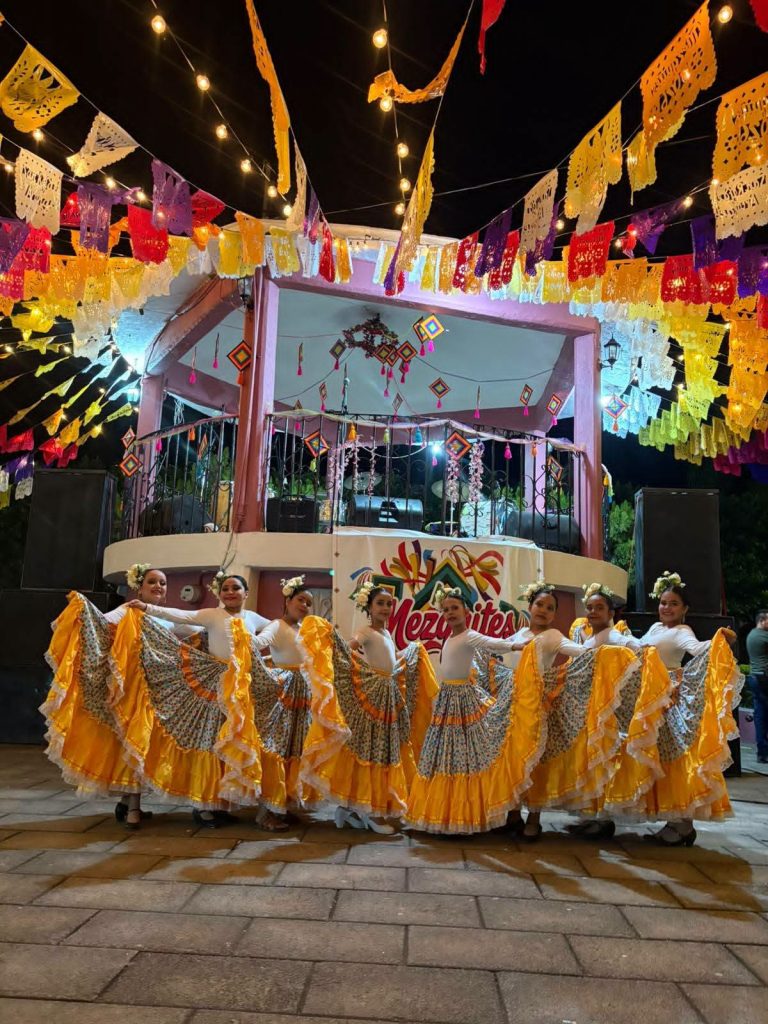 Ballet Folklórico Amate de Amatlán de Cañas se presenta en las Fiestas de Los Mezquites