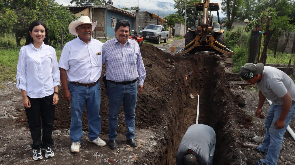 Ahuacatlán inicia construcción de red de agua potable para 100 familias en La Cruz de Uzeta