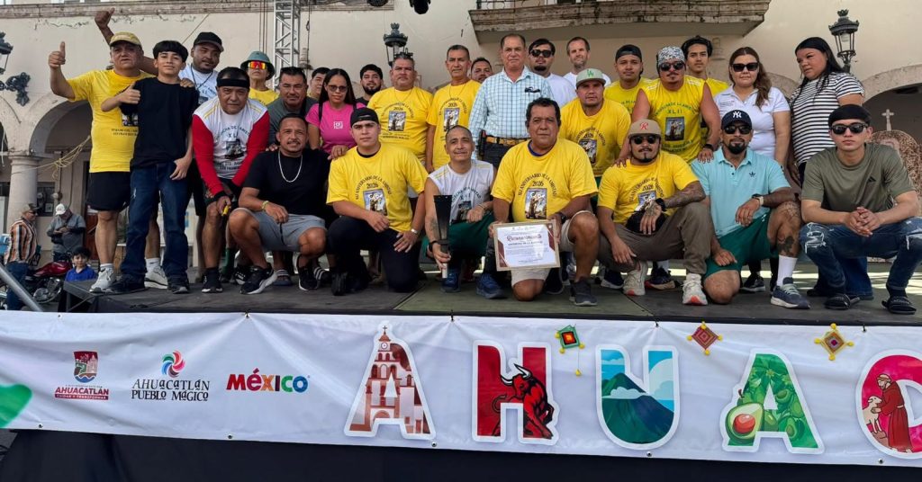 Ahuacatlán reconoce 42 años de trayectoria de La Antorcha de la Amistad