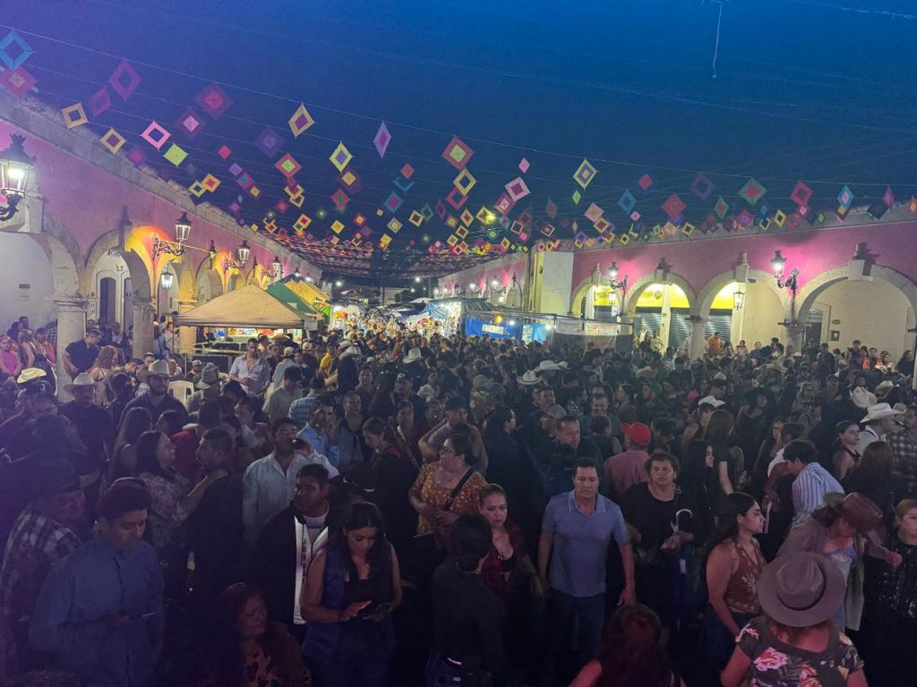 Ahuacatlán cierra sus Fiestas de Octubre 2026 con baile gratuito en la Explanada Municipal