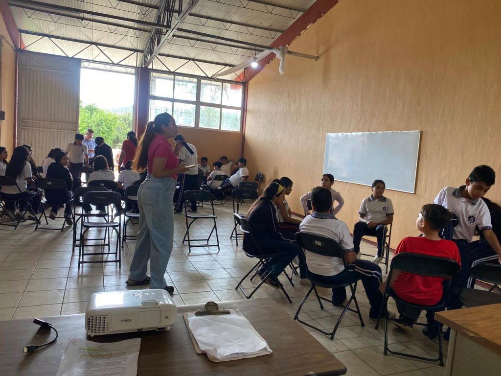 Ahuacatlán realiza taller preventivo sobre bullying en secundaria de Santa Isabel