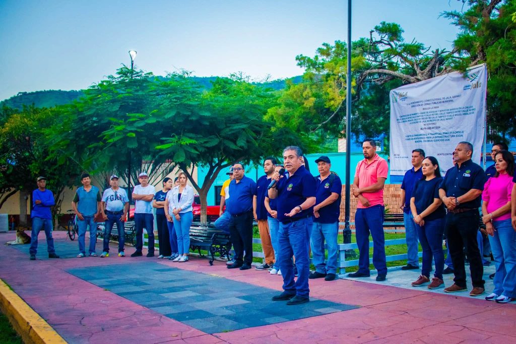 Jala realiza obras de pavimentación con adoquín en las calles Miguel Hidalgo, Tampico y Retiro