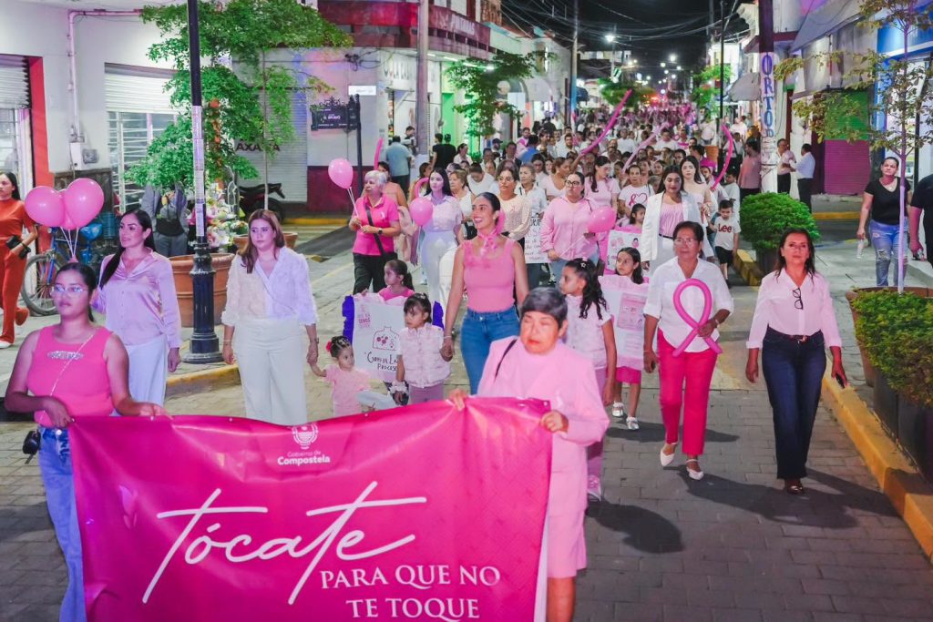 Compostela realiza marcha de concientización contra el cáncer de mama
