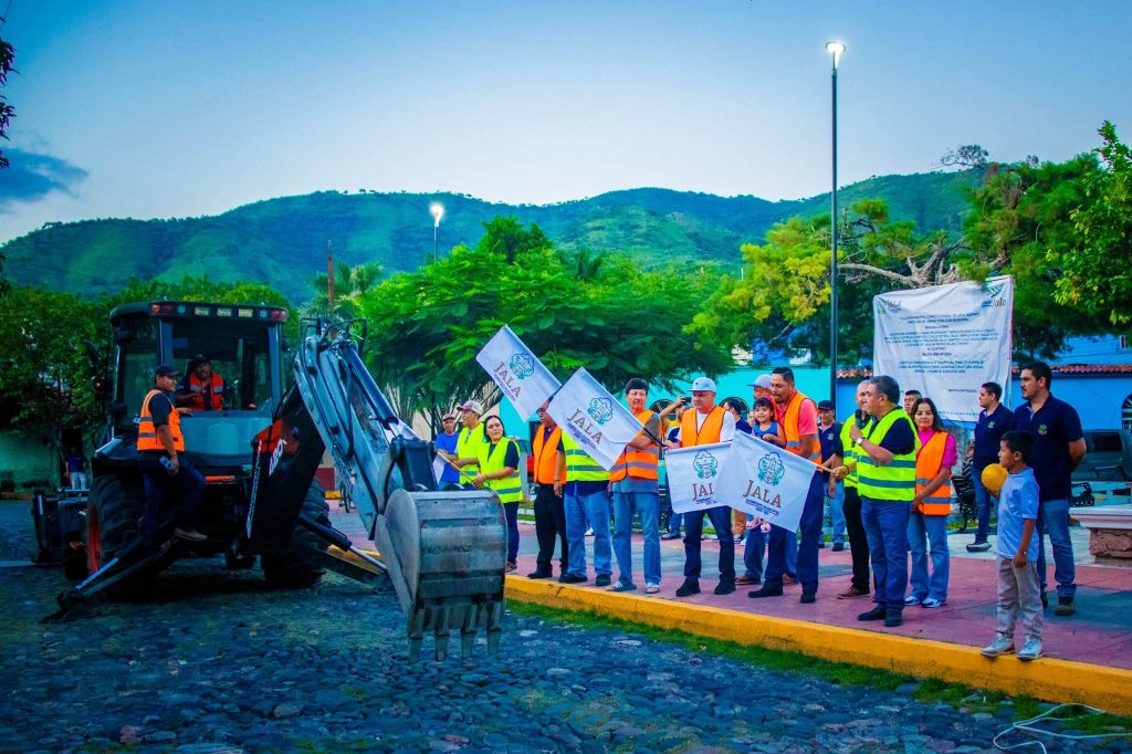 Jala realiza obras de pavimentación con adoquín en las calles Miguel Hidalgo, Tampico y Retiro