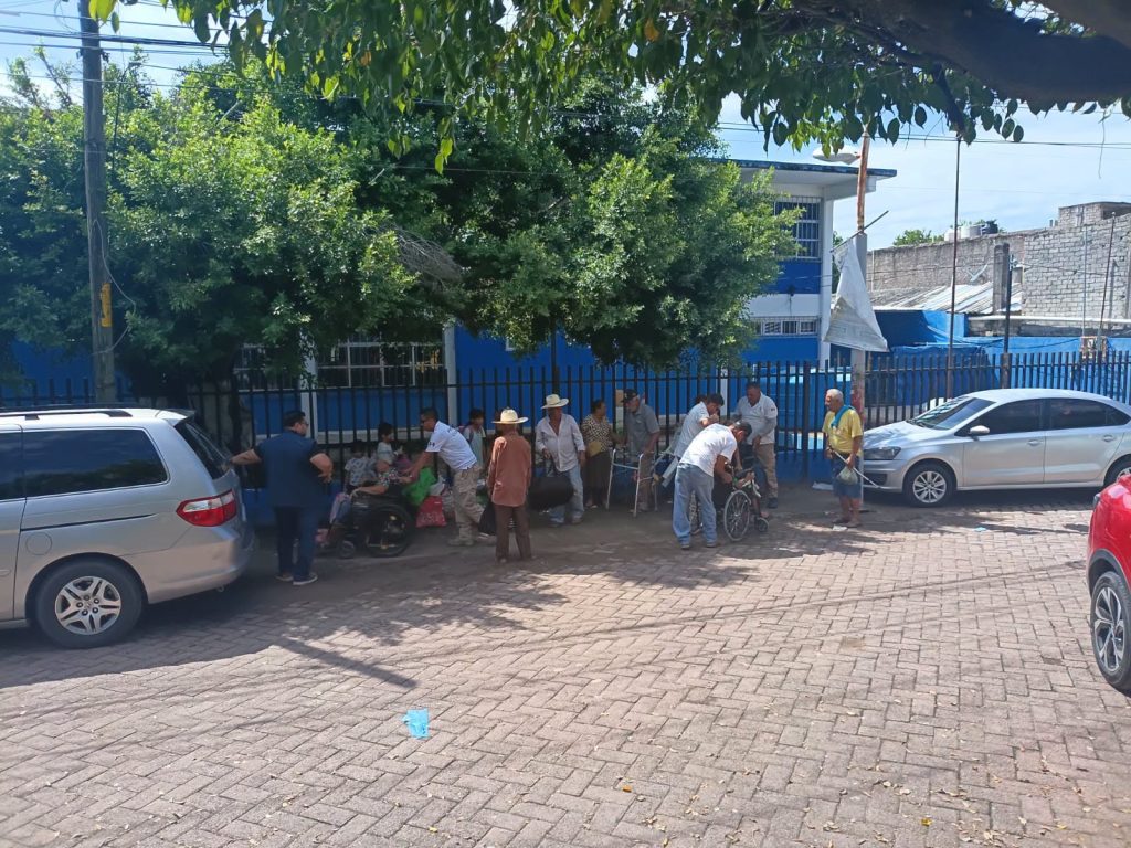 Acaponeta coordina el regreso seguro de familias albergadas a sus hogares