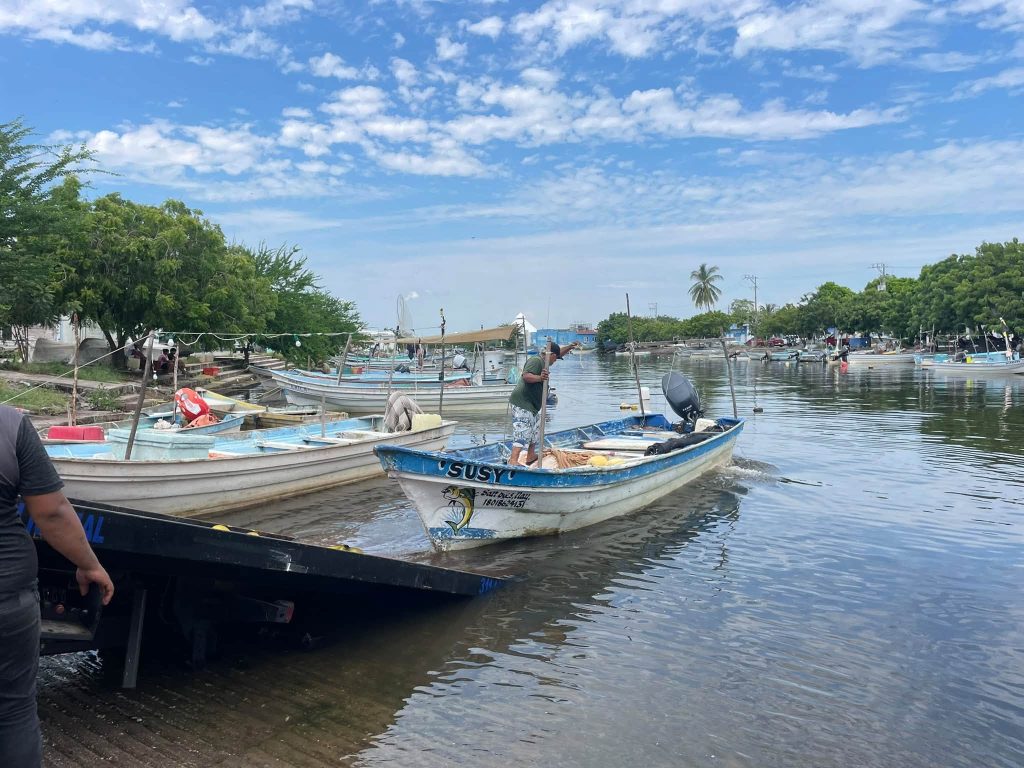 San Blas coordina el regreso de embarcaciones pesqueras a La U y La Playita