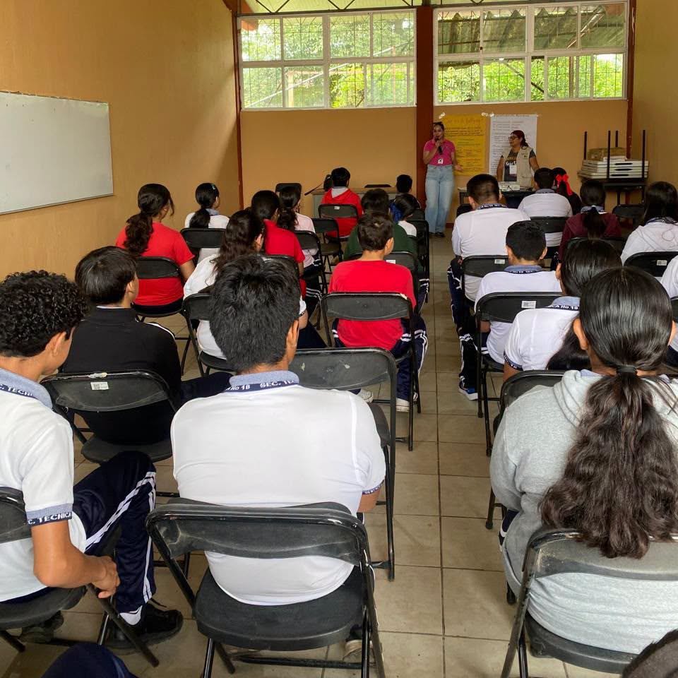 Ahuacatlán realiza taller preventivo sobre bullying en secundaria de Santa Isabel