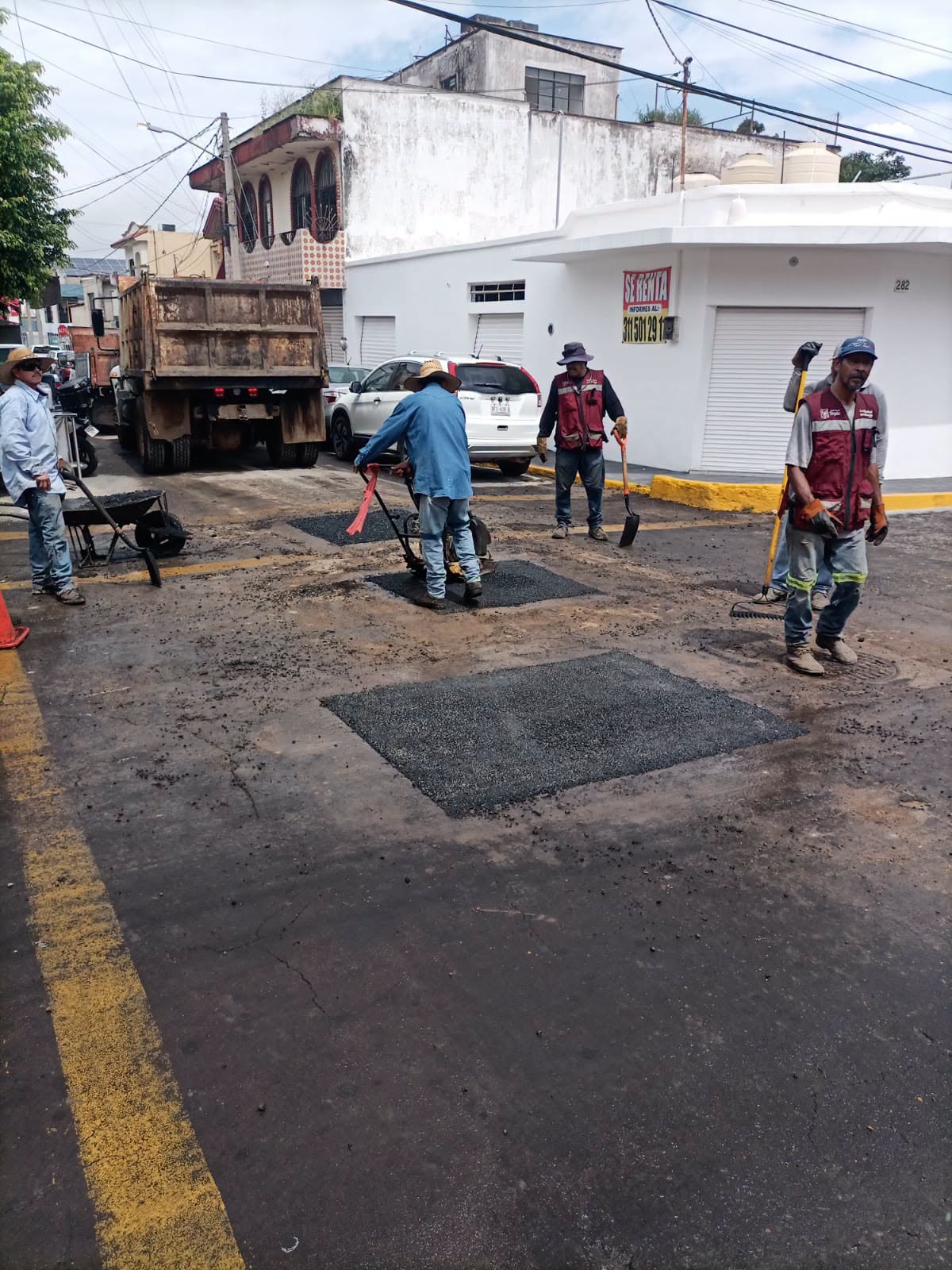 Tepic continúa con trabajos de bacheo en fraccionamientos y colonias