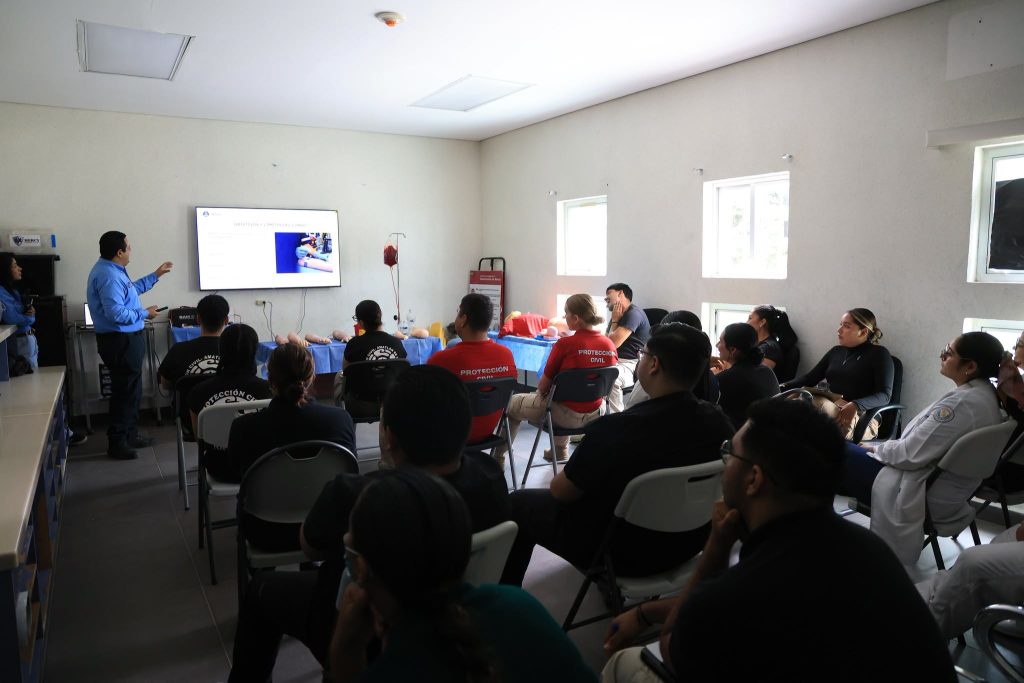 Amatlán fortalece capacitación de Protección Civil para atención de emergencias