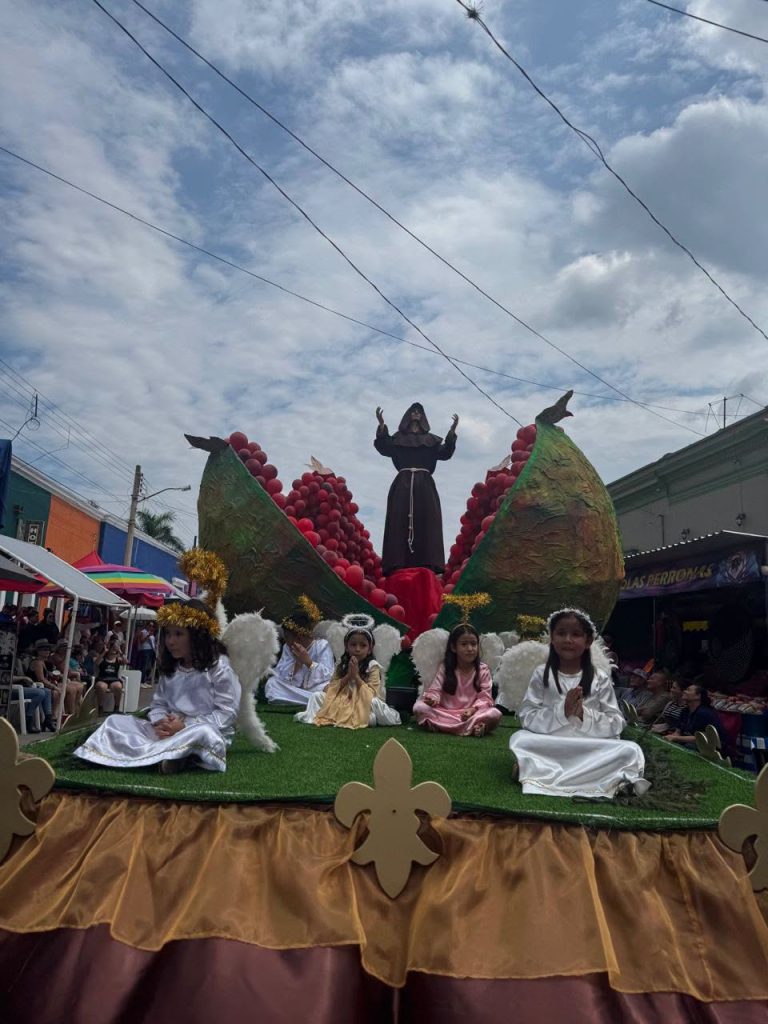 Ahuacatlán celebra el Día de San Francisco de Asís con la Peregrinación de los Barrios