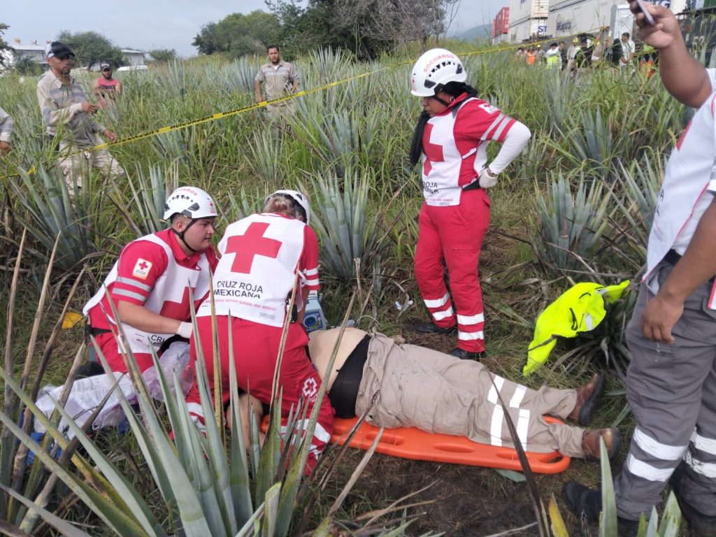 Protección Civil de Ahuacatlán apoya labores de rescate tras accidente en Amado Nervo