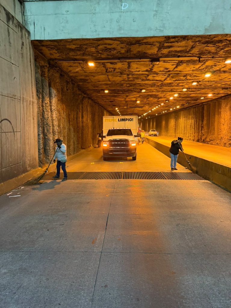 Tepic realiza operativo de limpieza en el nodo vial de la avenida Insurgentes
