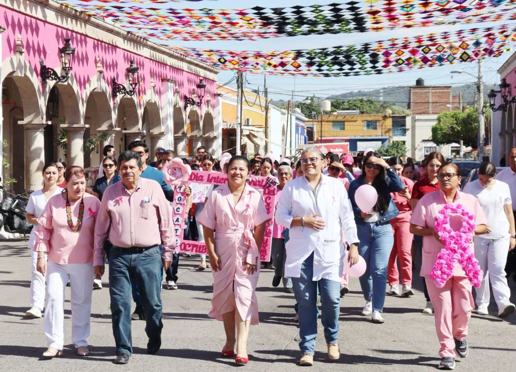 Ahuacatlán realiza marcha rosa para promover la detección oportuna del cáncer de mama