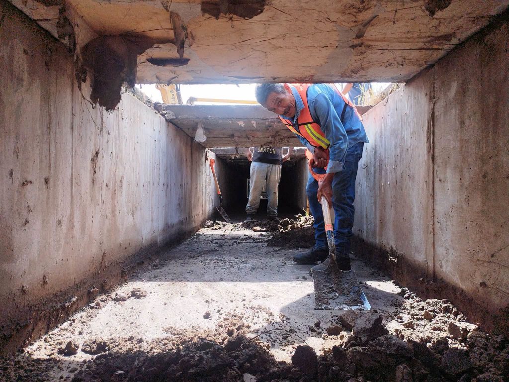 Tepic retira cuatro metros cúbicos de lodo del canal pluvial de la colonia Comerciantes