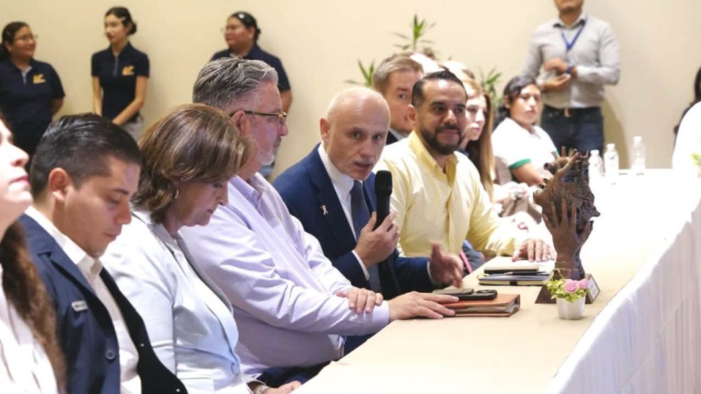Delegación checa visita infraestructura de salud y educación en Bahía de Banderas