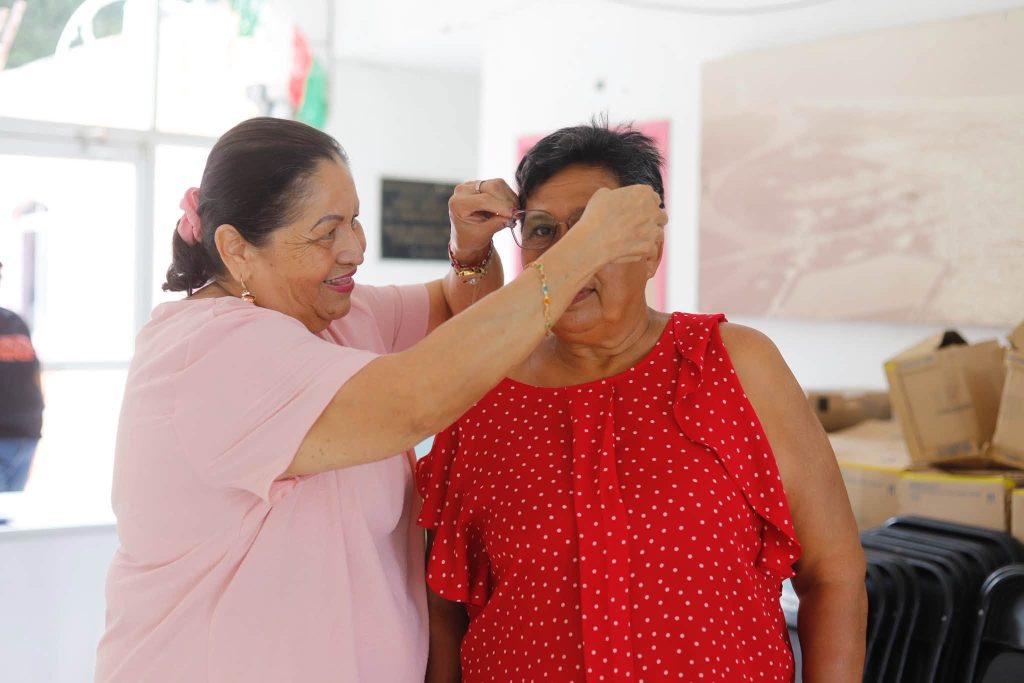 San Blas entrega 269 lentes gratuitos para mejorar la salud visual de la población